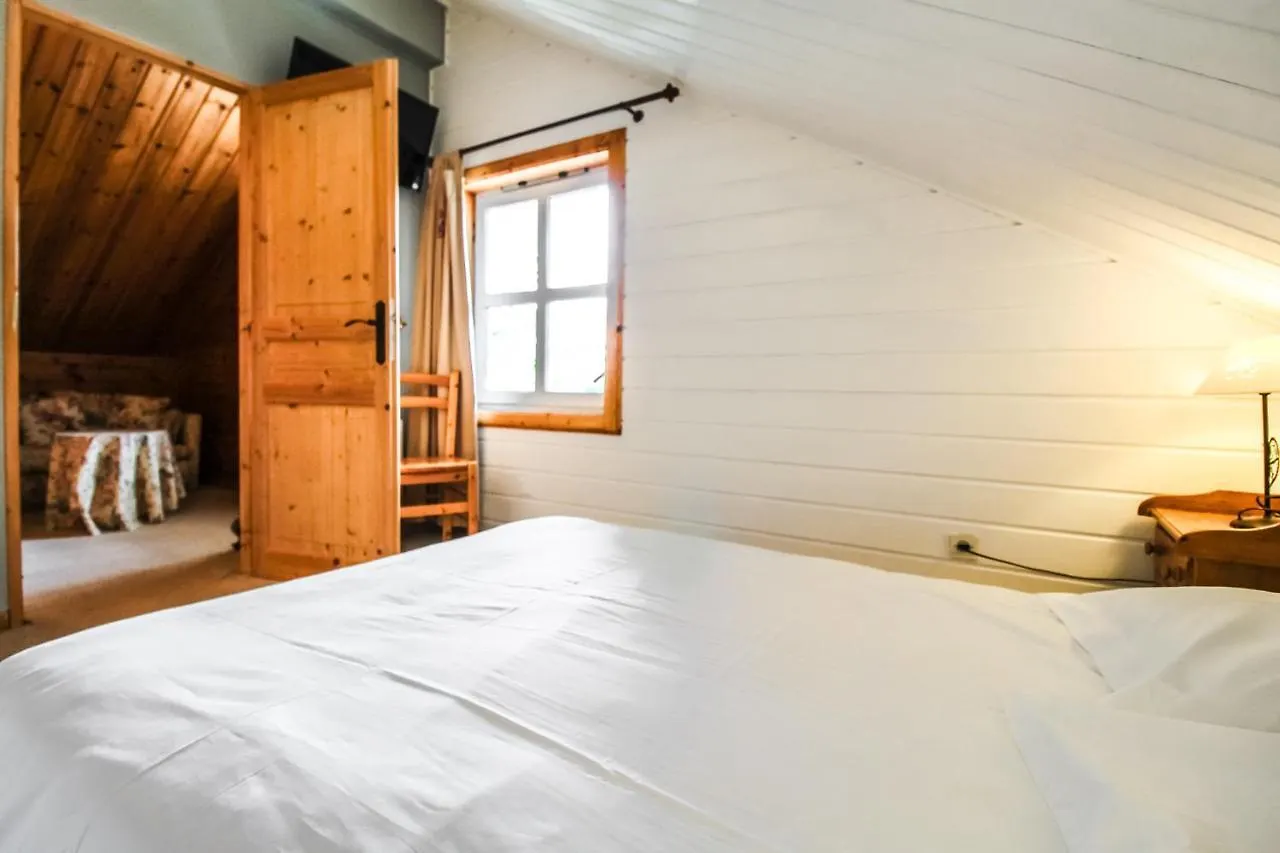 Charming 4-Bed Chalet, Mountain Views, Double Garage Flaine Chalet