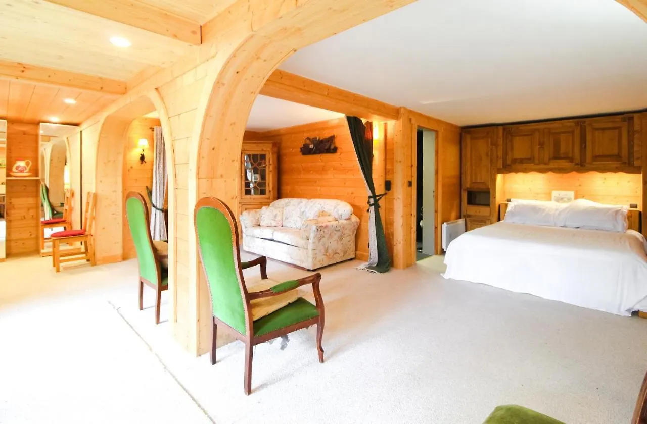 Charming 4-Bed Chalet, Mountain Views, Double Garage Flaine 0*,