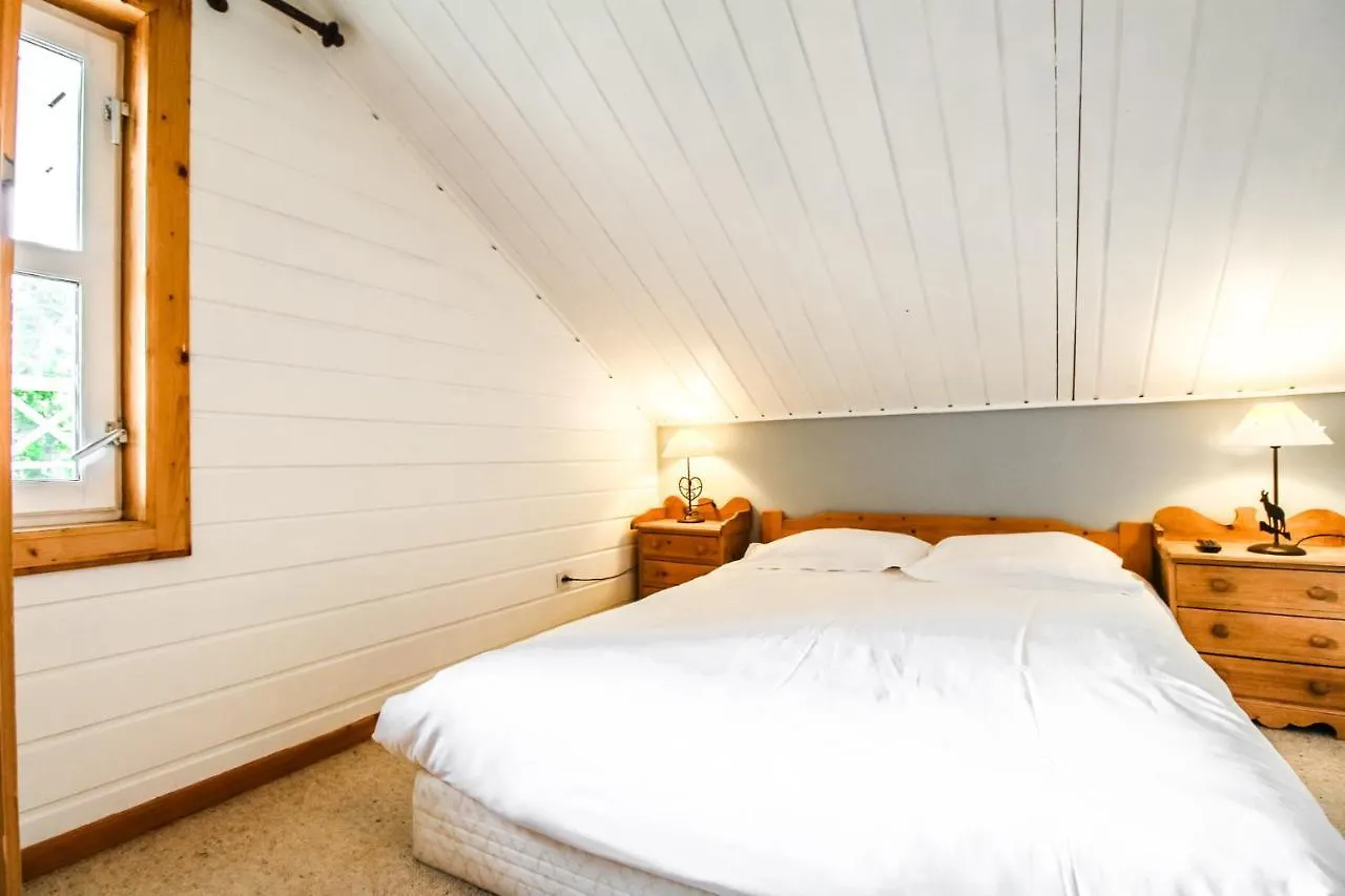 Chalet Charming 4-Bed Chalet, Mountain Views, Double Garage Flaine France