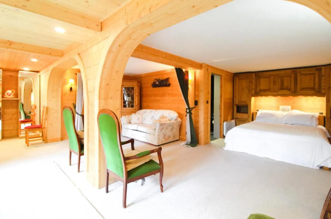 Chalet Charming 4-Bed Chalet, Mountain Views, Double Garage Flaine
