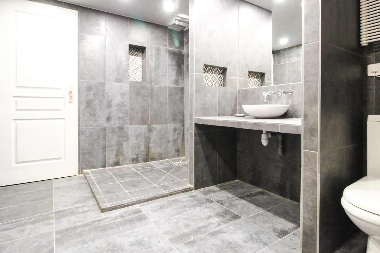 Charming 4-Bed Chalet, Mountain Views, Double Garage Flaine Chalet