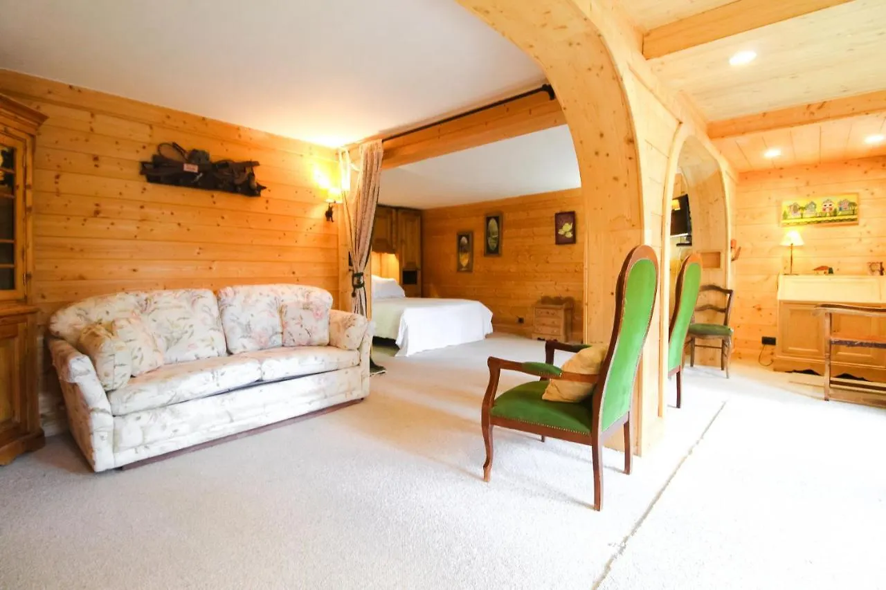 Chalet Charming 4-Bed Chalet, Mountain Views, Double Garage Flaine