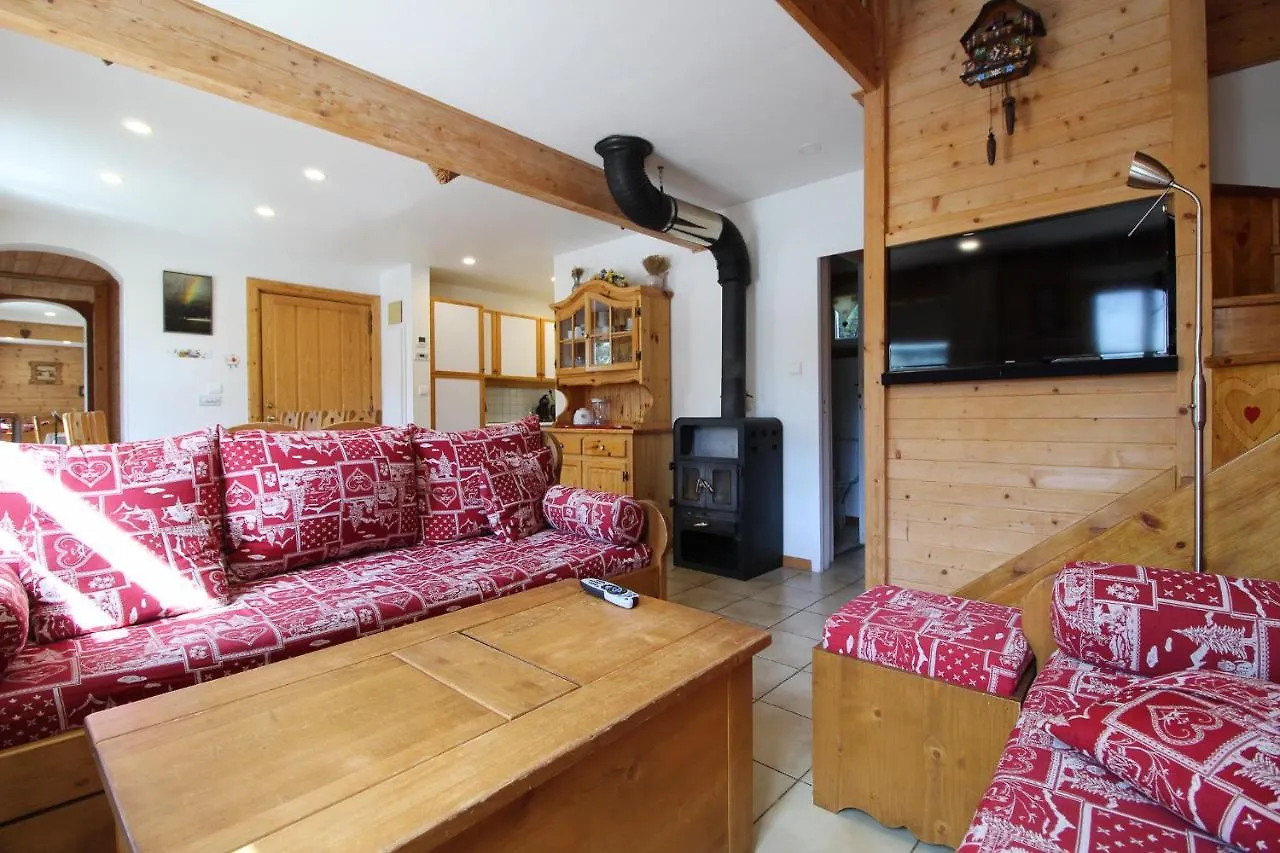 Chalet Charming 4-Bed Chalet, Mountain Views, Double Garage Flaine