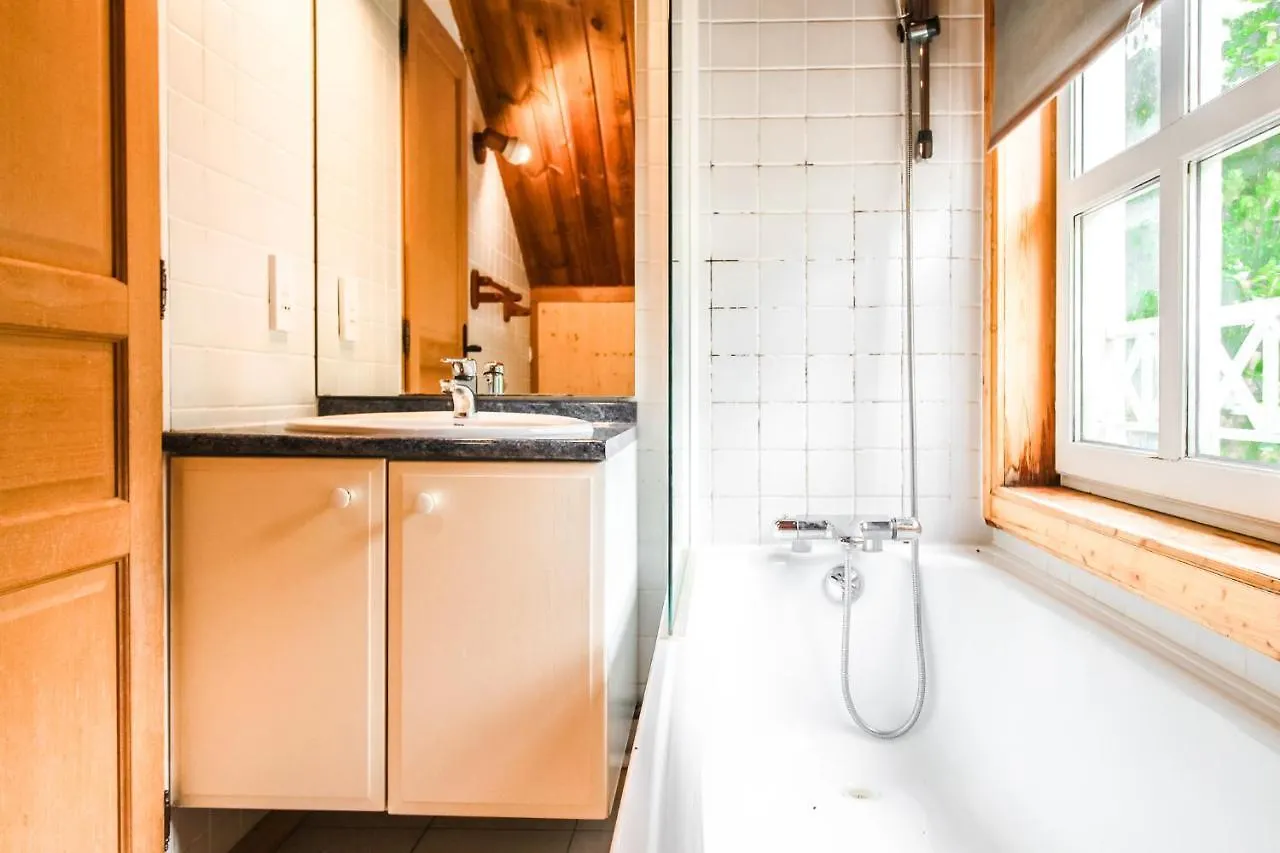 Charming 4-Bed Chalet, Mountain Views, Double Garage Flaine