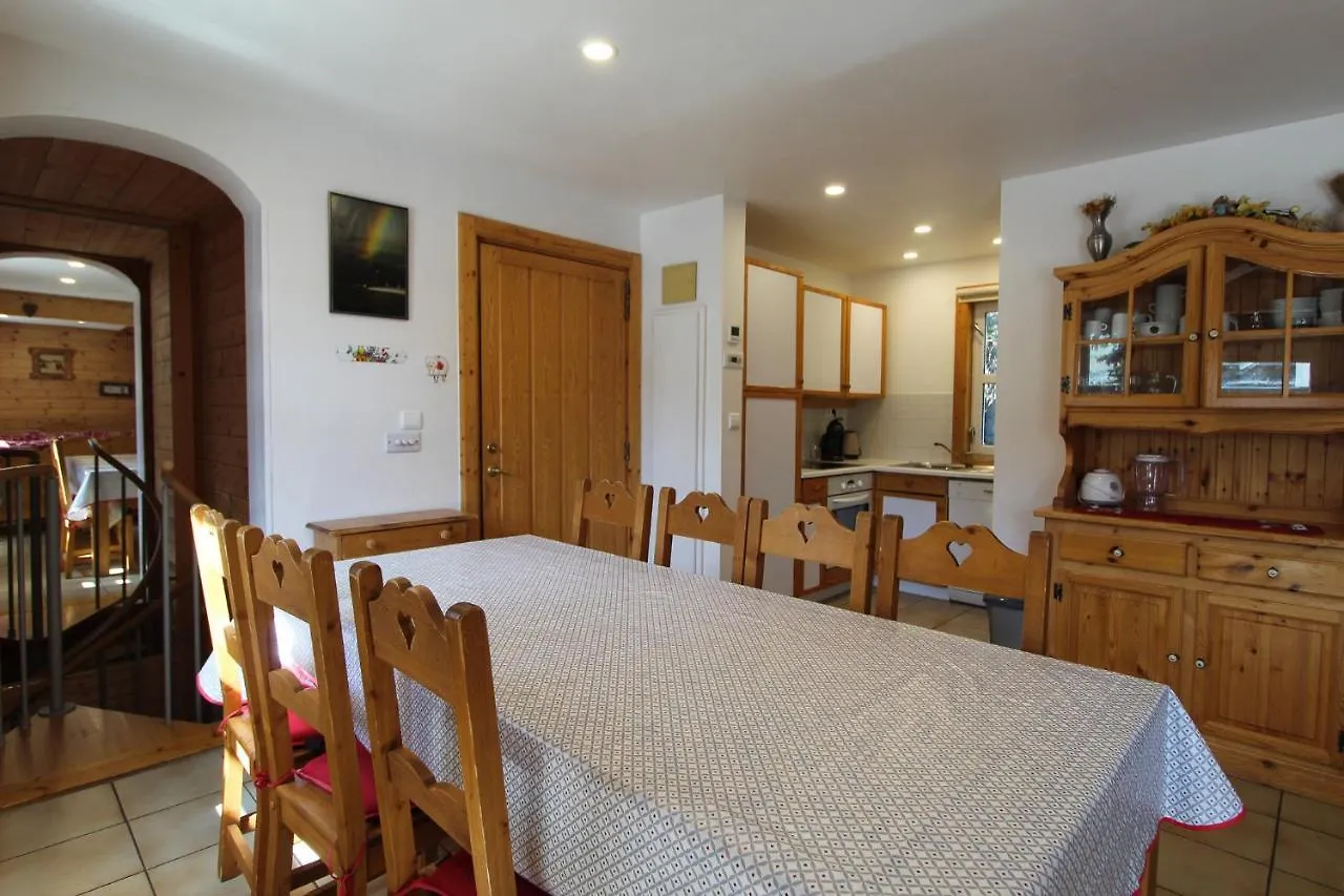 Charming 4-Bed Chalet, Mountain Views, Double Garage Flaine Chalet