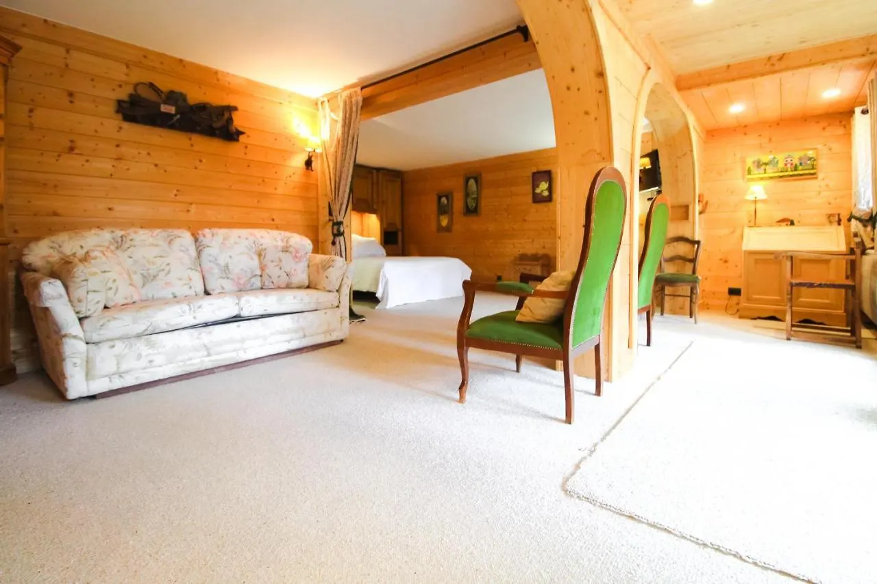 Charming 4-Bed Chalet, Mountain Views, Double Garage Flaine France
