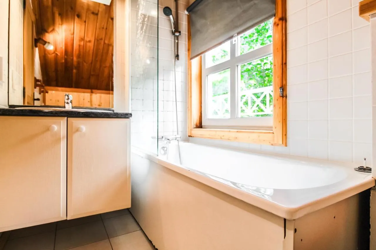 Charming 4-Bed Chalet, Mountain Views, Double Garage Flaine Chalet