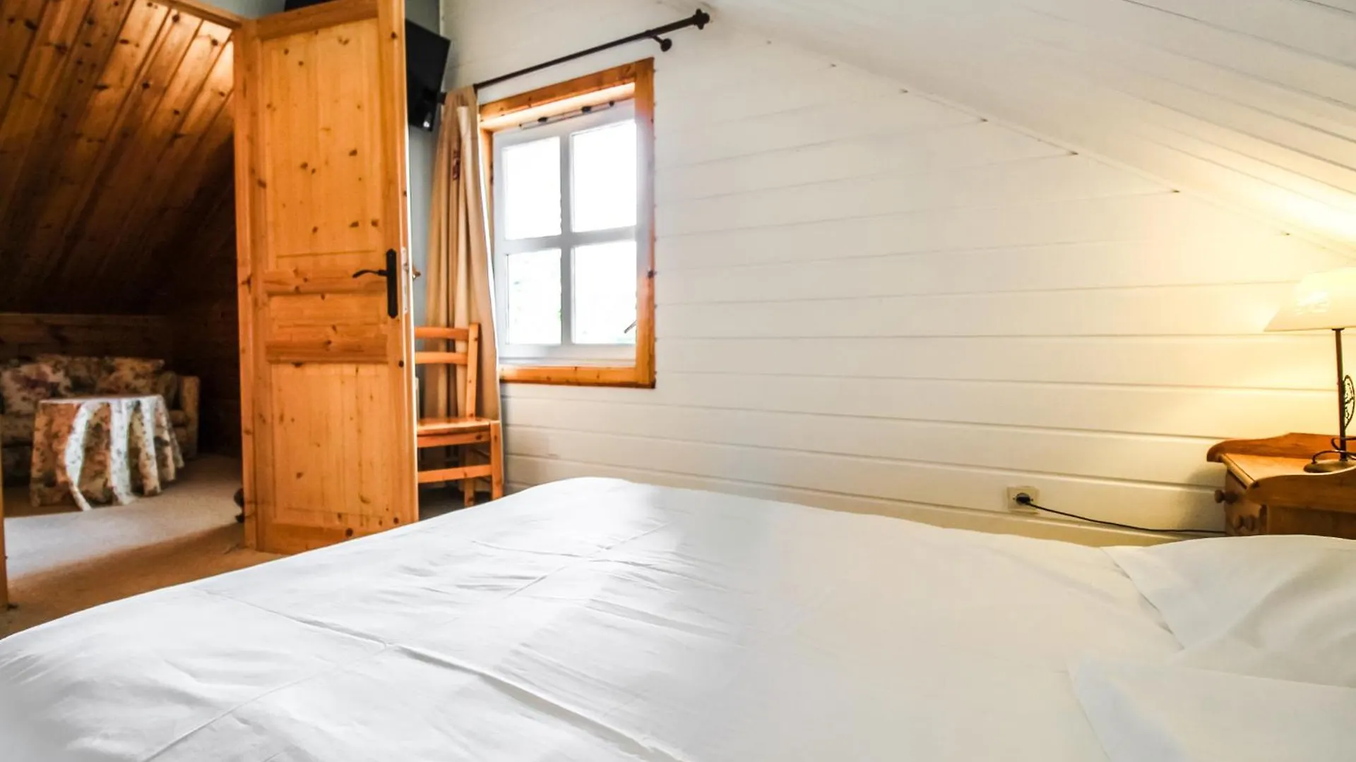 Charming 4-Bed Chalet, Mountain Views, Double Garage Flaine