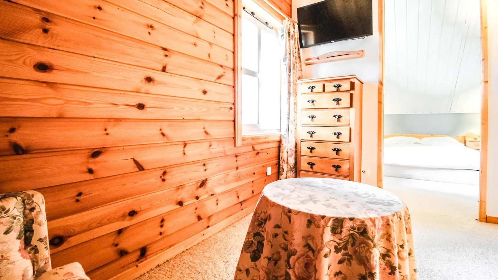 Charming 4-Bed Chalet, Mountain Views, Double Garage Flaine Chalet
