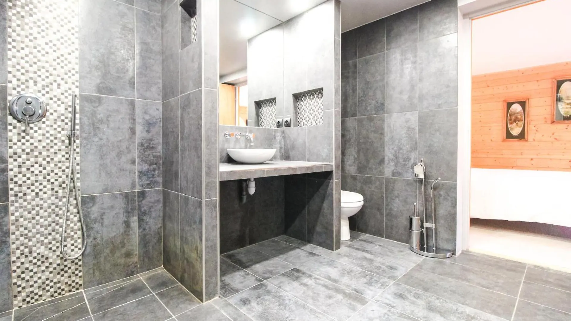 Chalet Charming 4-Bed Chalet, Mountain Views, Double Garage Flaine