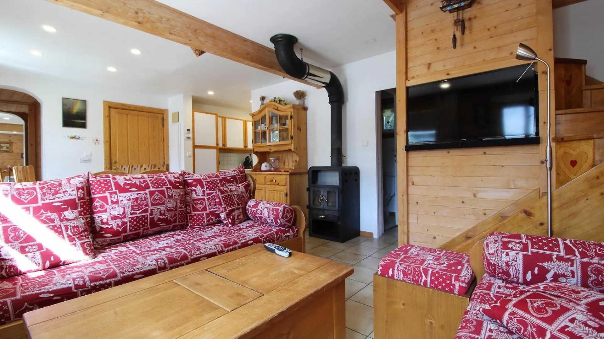 Charming 4-Bed Chalet, Mountain Views, Double Garage Flaine 0*,  France