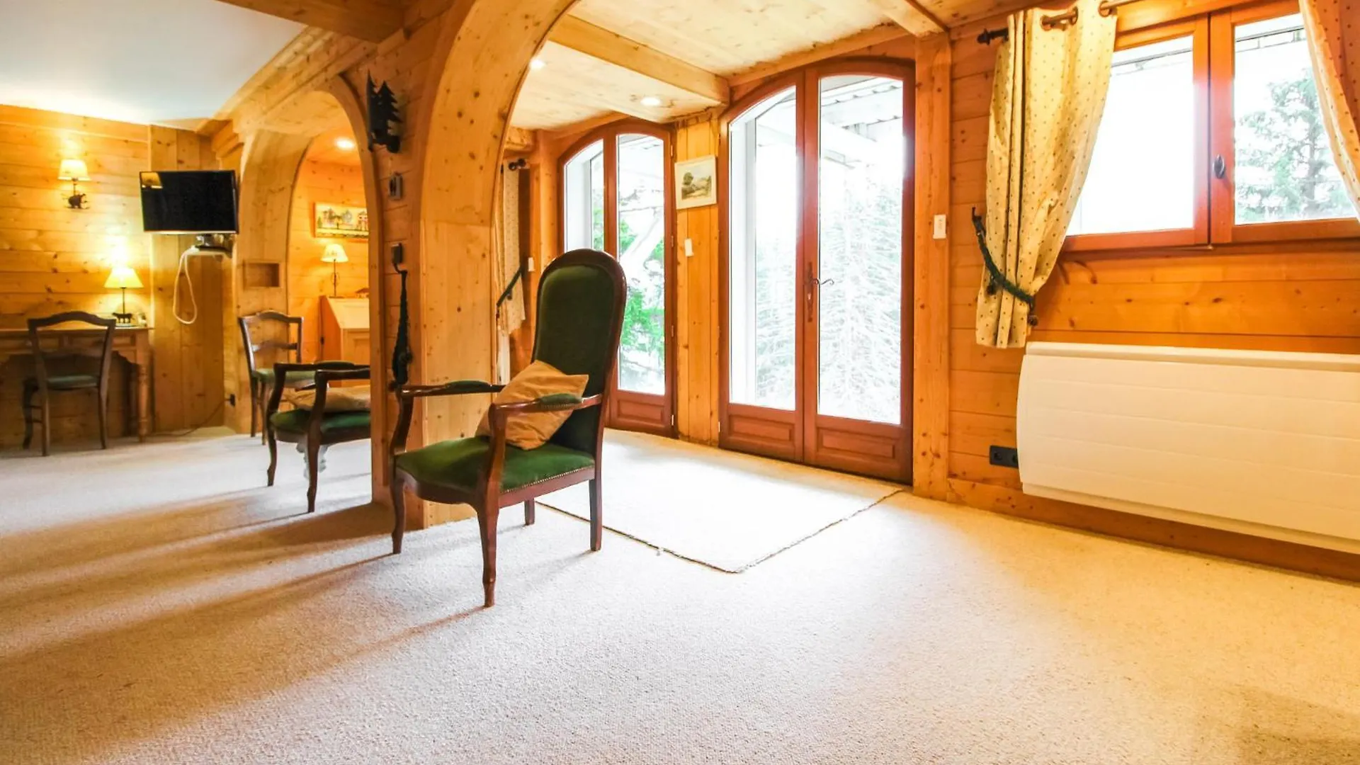 Chalet Charming 4-Bed Chalet, Mountain Views, Double Garage Flaine