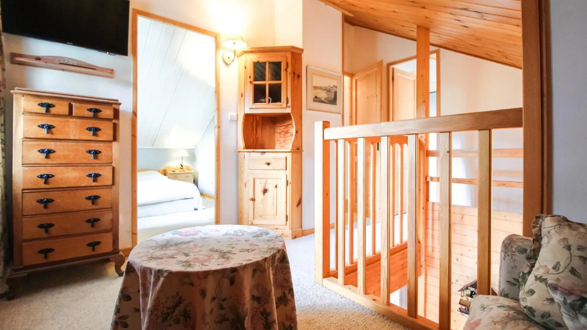 Charming 4-Bed Chalet, Mountain Views, Double Garage Flaine France