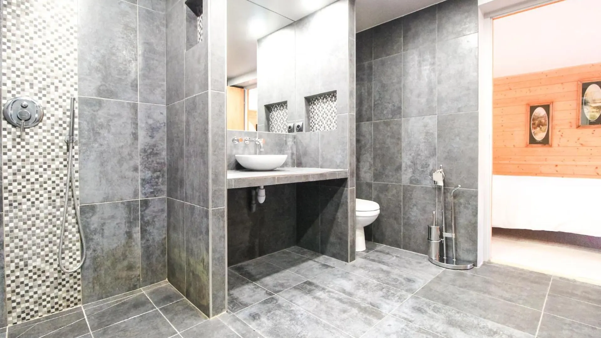 Charming 4-Bed Chalet, Mountain Views, Double Garage Flaine 0*,  France
