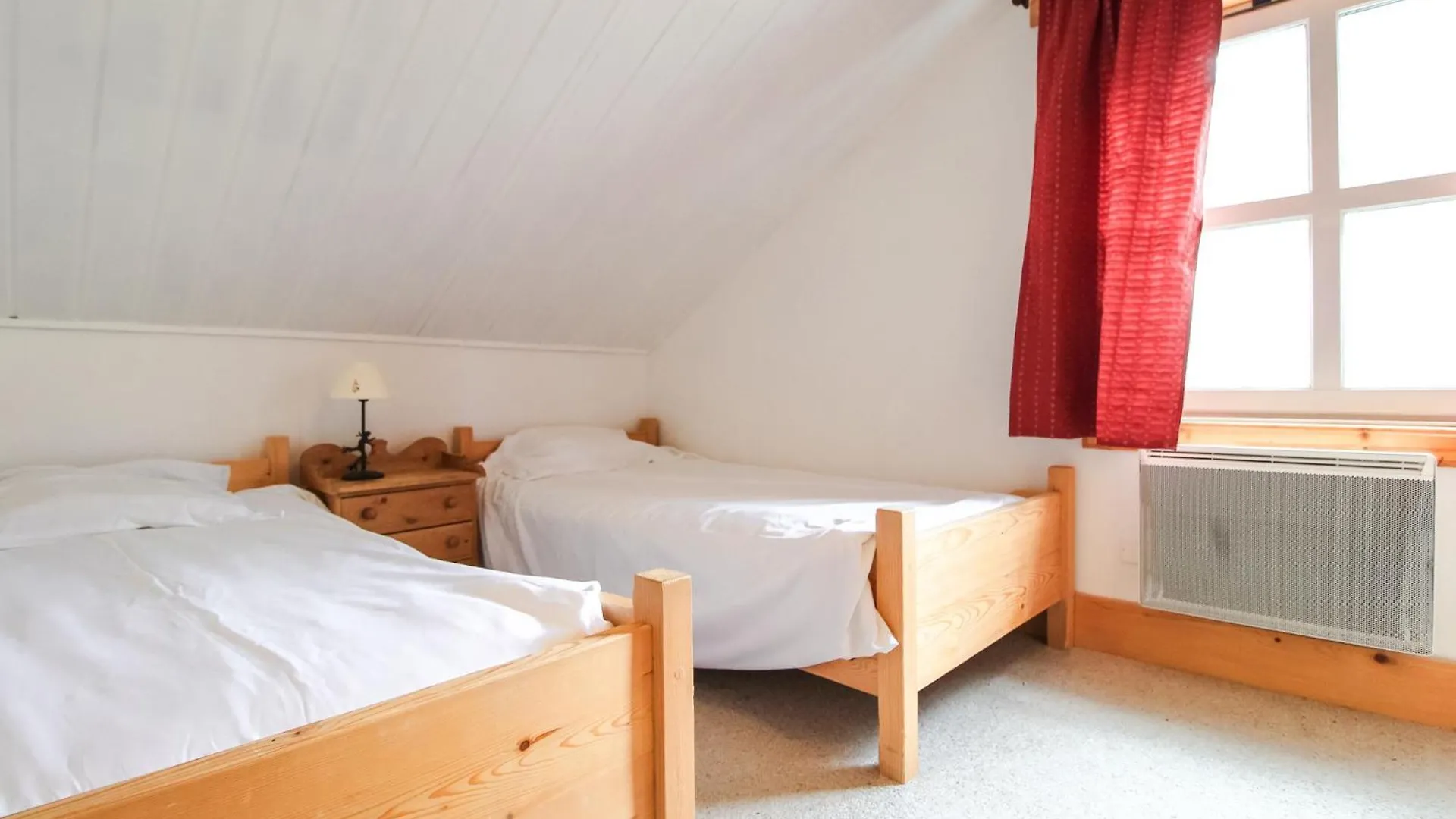 Charming 4-Bed Chalet, Mountain Views, Double Garage Flaine 0*,