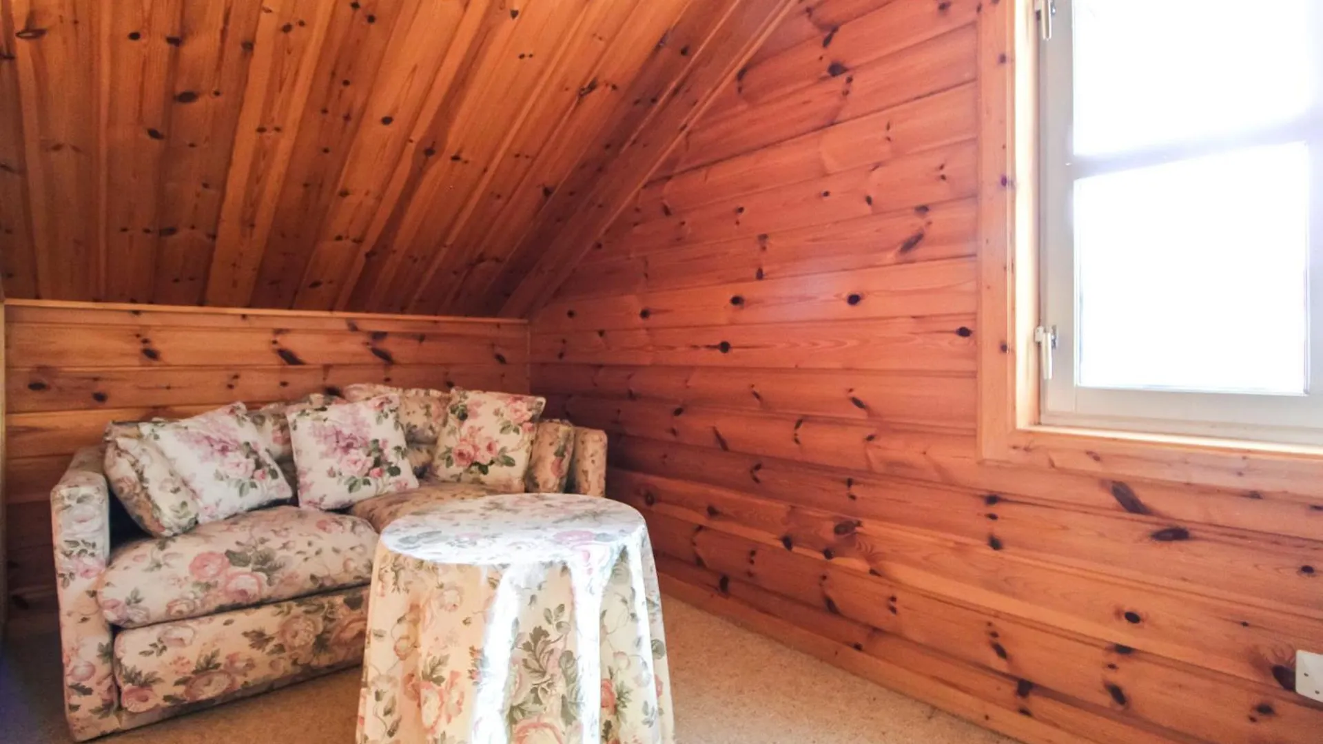 Chalet Charming 4-Bed Chalet, Mountain Views, Double Garage Flaine France